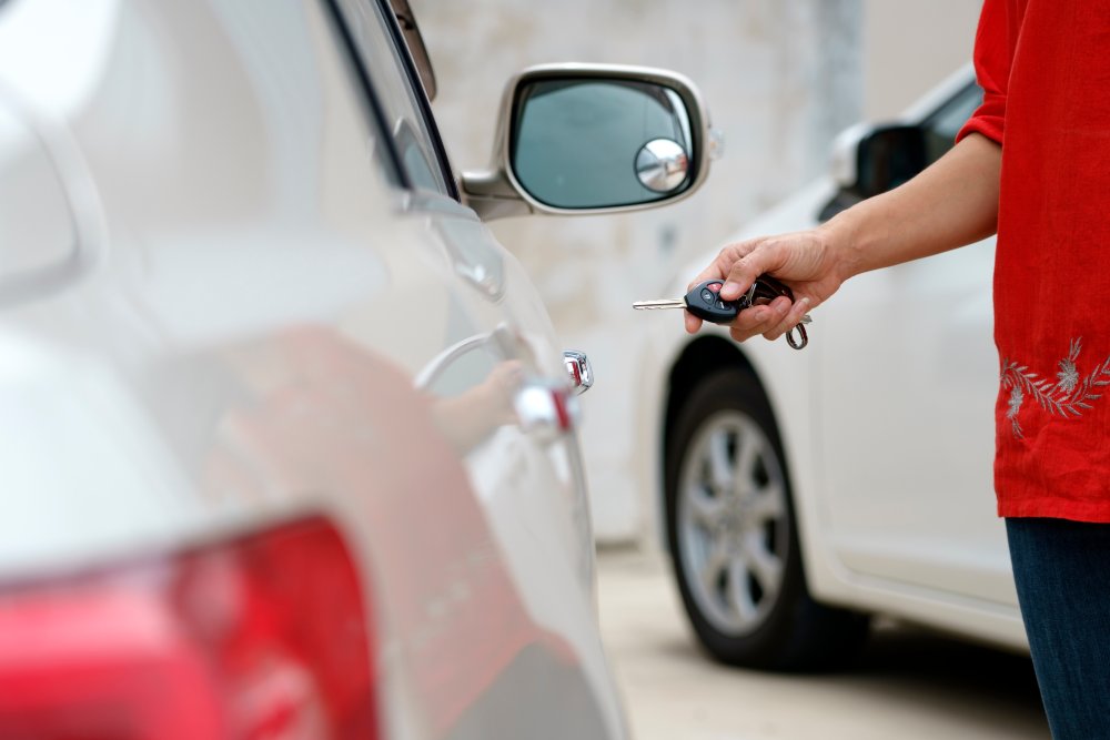 Lady,Using,Remote,Control,To,Open,Car.